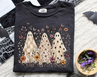 Boho Ghost Comfort Colors Shirt, Cute Halloween Tee-Shirt, Cottagecore Fall Shirt, Floral Ghost Tee, Spooky Season T-Shirt