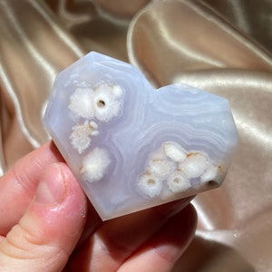 Facettiertes Blumenachat Herz: Hochwertiger Kristall (43 Gramm)