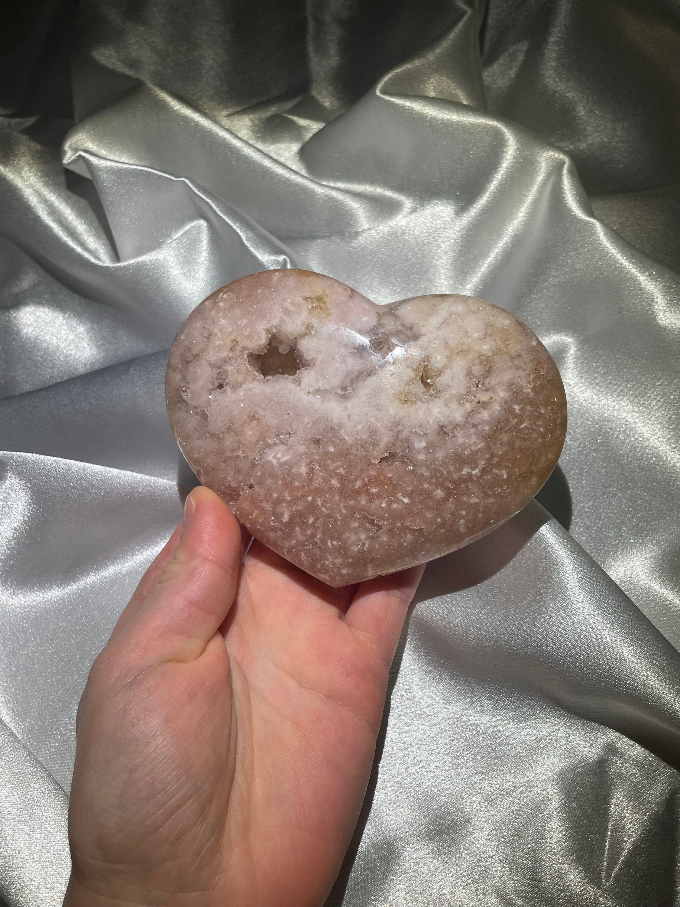 ドゥルージー洞窟入りの大きなピンクアメジストハート（346グラム