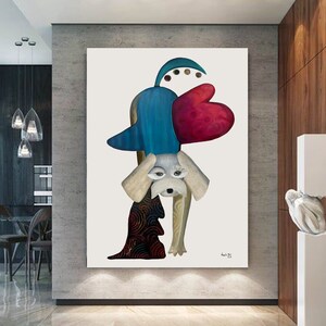 Puede incluir: Pintura abstracta de un perro con un corazón azul y rojo en la cabeza. El perro es blanco con ojos negros y una nariz negra. El fondo es blanco.