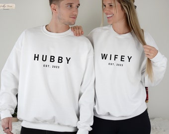 Personalisierte Wifey & Hubby Pullover mit Datum, ästhetische passende Paare Pullover, Hochzeitsgeschenk für Paar, einzigartige Wifey Hubby Sweatshirt