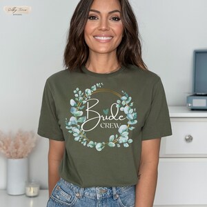 Florale Eukalyptus JGA Bride & Crew T-Shirts für Frauen, Team Bride T-Shirt, Geschenke für Bräute, Junggesellenparty-Shirt, Verlobungs-T-Shirt Bild 8