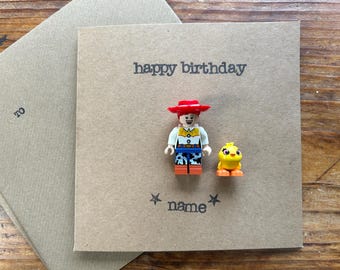Tarjeta de felicitación con minifigura estampada a mano, regalo personalizado, Feliz cumpleaños, Toy Story, Jessie, vaquera. ENVÍO GRATIS AL REINO UNIDO.