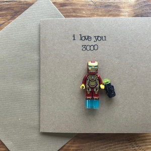 Hand gestempelt Minifigur Valentinstag Karte Geschenk personalisierte Ich liebe dich Vater Iron Man 3000 Ehemann Freund Superheld KOSTENLOSER Versand in Großbritannien