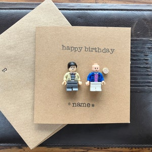 Biglietto d'auguri con minifigure timbrato a mano, regalo di buon compleanno, Stranger Things, Will e Eleven, anni '80, SPEDIZIONE GRATUITA NEL REGNO UNITO
