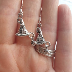 Pendientes colgantes con forma de sombrero de bruja espeluznante para Halloween en bolsa de regalo, divertido regalo de Halloween para ella