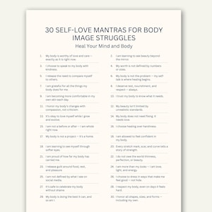 Op de afbeelding: Een wit papier met de tekst "30 Zelfliefde Mantra's voor Lichaamsbeeld Strijd" en een lijst met affirmaties. De affirmaties zijn bedoeld om zelfliefde en lichaamspositiviteit te bevorderen, zoals "Mijn lichaam is liefde waard."