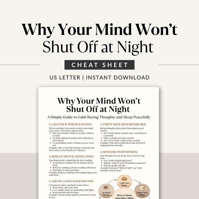 Puede incluir: Un documento blanco titulado "Por qu&eacute; tu mente no se apaga por la noche" con un encabezado "Cheat Sheet". El documento proporciona una gu&iacute;a sencilla para calmar los pensamientos acelerados y dormir en paz, con vi&ntilde;etas y secciones numeradas.