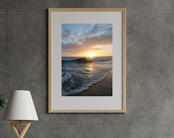 Póster de olas y arena, fotografía del amanecer en el océano, decoración de playa de verano, arte de pared de playa imprimible, impresión de olas del océano, decoración de pared de atardecer