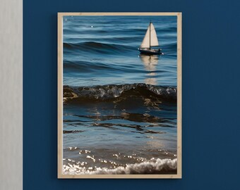 Fotografía de velero, decoración náutica, arte mural de casa de playa, lámina imprimible de vela, póster de olas y arena, lámina costera, póster de olas oceánicas