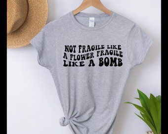 Nicht zerbrechlich wie eine Blume Fragile Wie eine Bombe,Ruth Bader Ginsburg Shirt,Mädchen feministische Oberteile,Girl Power T-Shirt,Ruth Bader Ginsburg,Frauen-T-Shirts