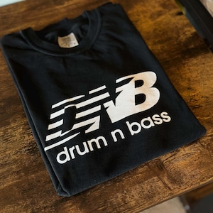 DNAB (Drum N Bass) T-Shirt / Comfort Colors 1717 100% Baumwolle Hohe Qualität Unisex