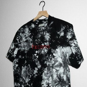 T-shirt surdimensionné épais en TECHNO Crystal Dye / Broderie rouge