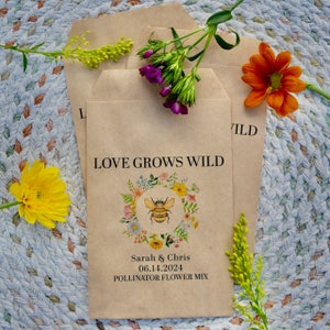 Pacotes de sementes de flores silvestres personalizados - Lembrancinhas de casamento - Mistura de polinizadores - Favor de chá de panela - Papel Kraft - Rústico - O amor cresce selvagem
