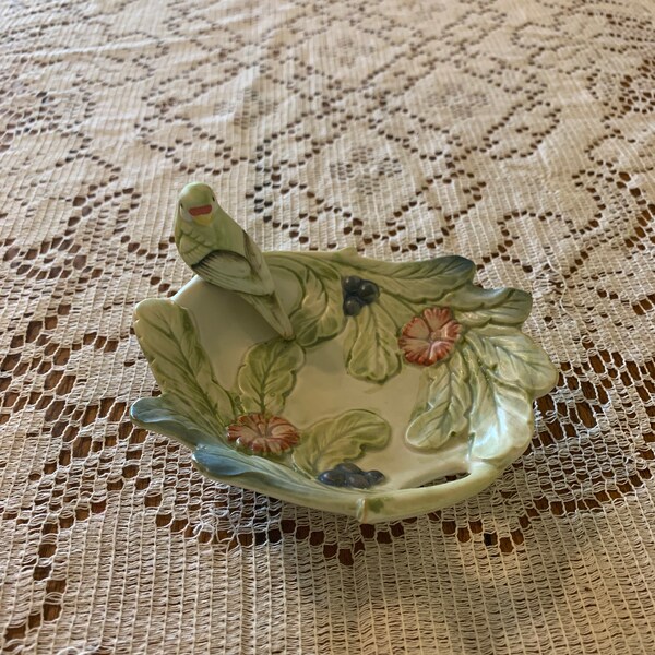 Takahashi Leafed Bowl with Parrot and Finger Hole