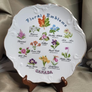 Beautiful Souvenir Collectible Plate with Floral Emblems of Canada's Provinces & Territories Scalloped Gold Trim Hand-Painted 8"