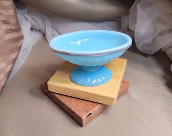 Hermosa jabonera vintage de Avon de vidrio azul ópalo con pedestal, para guardar baratijas, etc., de 11,5 x 7,6 x 6,35 cm.