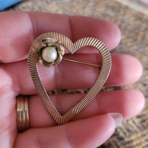 Beautiful Vintage 2&quot; Gold Tone Fashion Heart Brooch with Faux Pearl Perfect Gift Collectible Brooch Heart Pin