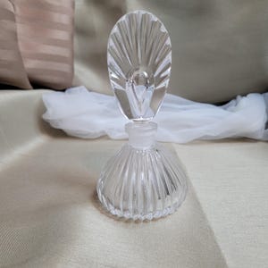 Beautiful Vintage 1978 Avon Green Emerald Glass Bell Perfume Container Bottle - 5 1/2&quot; tall - Empty