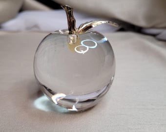 Schöne solide 2 1/2 "Kunst Glas Briefbeschwerer Apfel mit Messing Stem Dekor Kunst Glas Dekor Sammler Kunst Glas