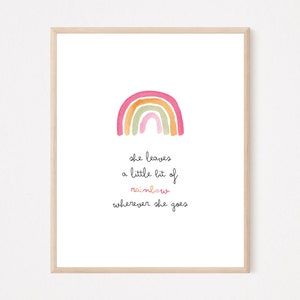 Elle laisse un peu d&#39;arc-en-ciel partout où elle va, art mural arc-en-ciel pour chambre d&#39;enfant, décoration de chambre arc-en-ciel de filles, impression citation arc-en-ciel, art arc-en-ciel