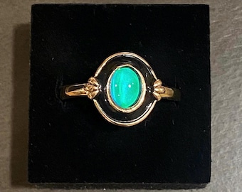 Elegant Gold-Plated Copper Mood Ring with Black Enamel & Oval Color-Changing Stone