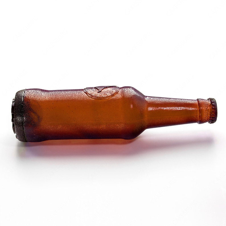 Handmade edible sugar beer bottles in brown and green colours by EdiBottle – luxury cake toppers made in the UK.
