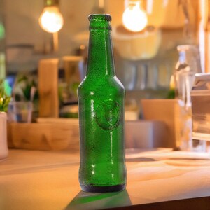Handmade edible sugar beer bottles in brown and green colours by EdiBottle – luxury cake toppers made in the UK.