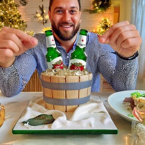 Handmade edible sugar beer bottles in brown and green colours by EdiBottle – luxury cake toppers made in the UK.