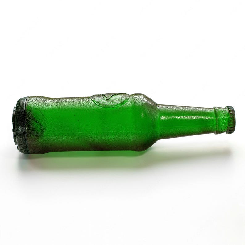 Handmade edible sugar beer bottles in brown and green colours by EdiBottle – luxury cake toppers made in the UK.