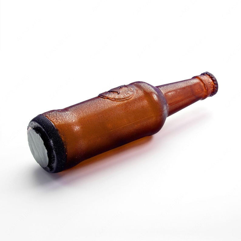 Handmade edible sugar beer bottles in brown and green colours by EdiBottle – luxury cake toppers made in the UK.