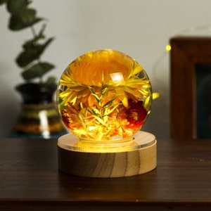 Lampada epossidica a forma di girasole, lampada da notte a forma di margherita di cristallo, luce notturna in resina di fiori secchi, lampada da tavolo in resina epossidica, regali fatti a mano, regalo di compleanno