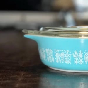Pyrex Amish Butterprint Casserole Dish