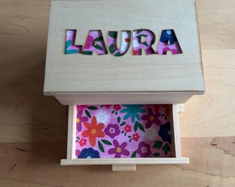Personalized Girls Jewelry Box | Jewelry Box | Toddler Girl Jewelry Box | Girl Gift | Girls Jewelry Box | Flower Jewelry Box