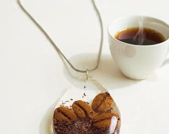 Collar con forma de grano de café