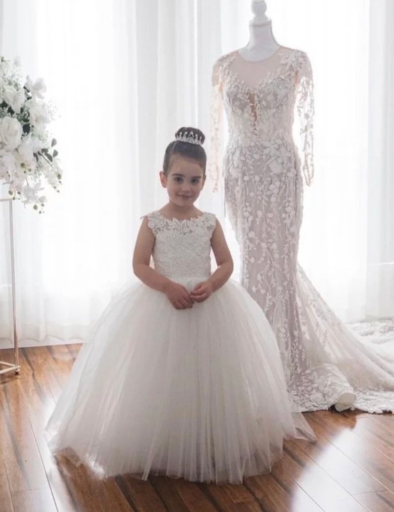 Flower girl holy communion ivory lace dresses with a flowing train to the back princess dress beautiful lace to the front image 2