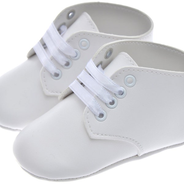 Primi passi stivali di pizzo bianco per bambini servizio fotografico per ragazzi della pagina del giorno del battesimo