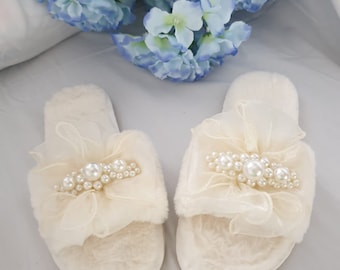 Bow & faux pearl fluffy Slippers