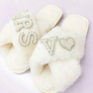 Ciabatte personalizzate MRS. Futura sposa, giorno del matrimonio, luna di miele su misura, regalo per la sua perla strass