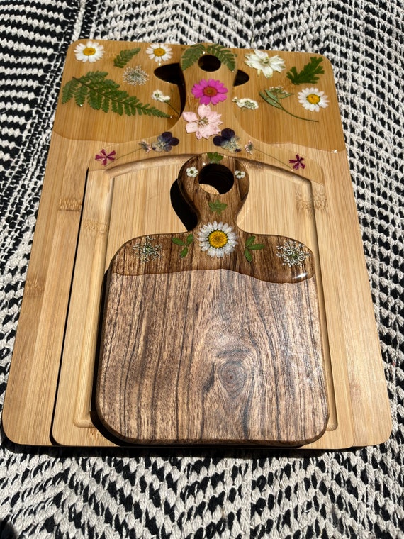 Kitchen & Dining Acacia Serving Board with Dried Flowers Spring Flower