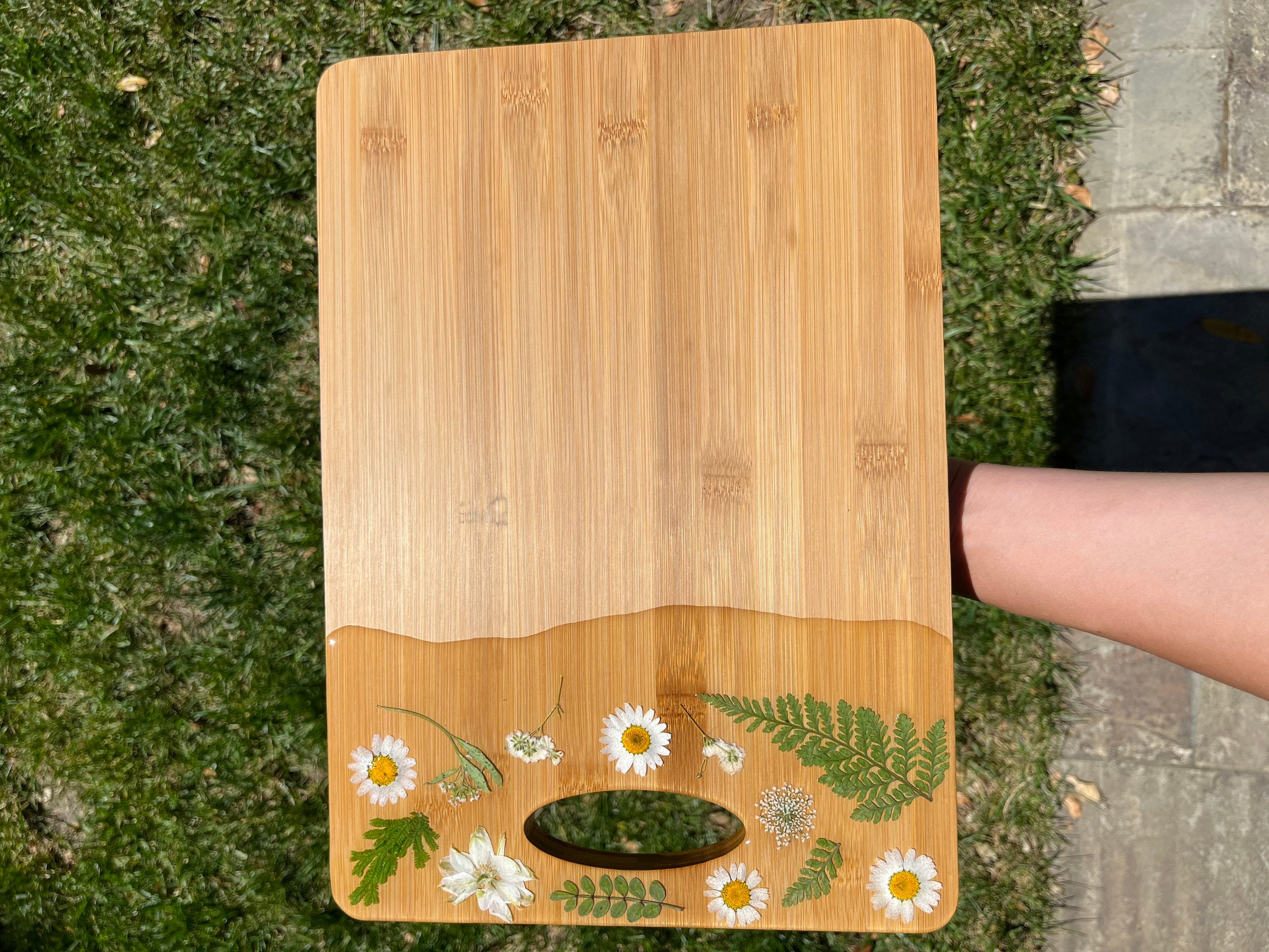 Kitchen & Dining Acacia Serving Board with Dried Flowers Spring Flower