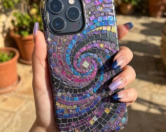 Funda para teléfono con diseño de mosaico iridiscente de galaxia