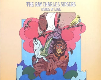 Op de afbeelding: Een vintage vinyl platenhoes met een kleurrijke illustratie van dieren op een boot die over een blauwe zee vaart. Het album is getiteld "The Ray Charles Singers: Moods of Love".