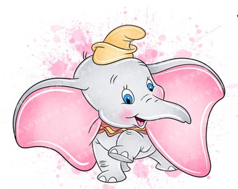 Puede incluir: Una ilustración de acuarela de Dumbo el elefante con orejas rosas y un sombrero amarillo. El fondo es una acuarela blanca con salpicaduras rosas.
