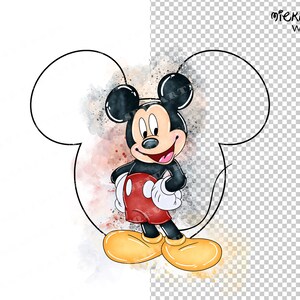 Puede incluir: Ilustraci&oacute;n de acuarela de Mickey Mouse con un atuendo rojo y negro, de pie frente a un fondo de acuarela. Mickey Mouse sonr&iacute;e y tiene las manos en las caderas. El fondo es una lavada de acuarela de color marr&oacute;n claro y rosa.