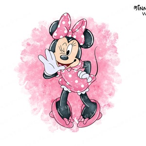 Op de afbeelding: Waterverfillustratie van Minnie Mouse in een roze jurk met stippen en een strik. Ze knipoogt en zwaait met haar witte handschoen. De achtergrond is een roze aquarel. Tekst: "Minnie Mouse Watercolor Clipart 8 PNG".
