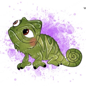 Puede incluir: Ilustración de un camaleón verde con grandes ojos marrones y una cola enroscada, sobre un fondo de salpicaduras de acuarela moradas. Incluye el texto "Tangled Watercolor Clipart". Un pequeño logotipo está en la esquina superior izquierda.