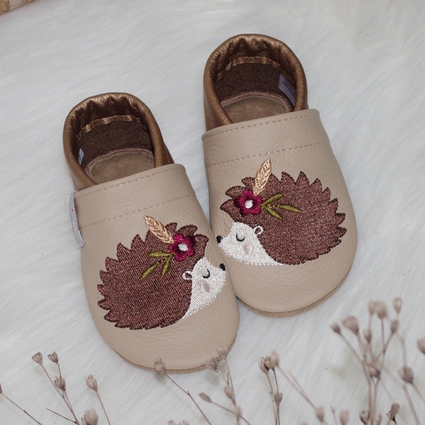 Lederpuschen, Krabbelschuhe, Babyschuhe, Hausschuhe | Igel & Blumen | bestickt, personalisierbar mit Namen | für Babys und Kinder