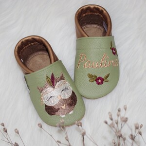 Lederpuschen, Krabbelschuhe, Babyschuhe, Hausschuhe | Eule & Blumen | bestickt, personalisierbar mit Namen | für Babys und Kinder