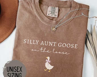 Aunt Shirt, Silly Auntie Goose Shirt, Auntie Tee, New Aunt Gift, Pregnancy Announcement, Gift for Aunt, Aunt Birthday Gift Goose Aunt to Be